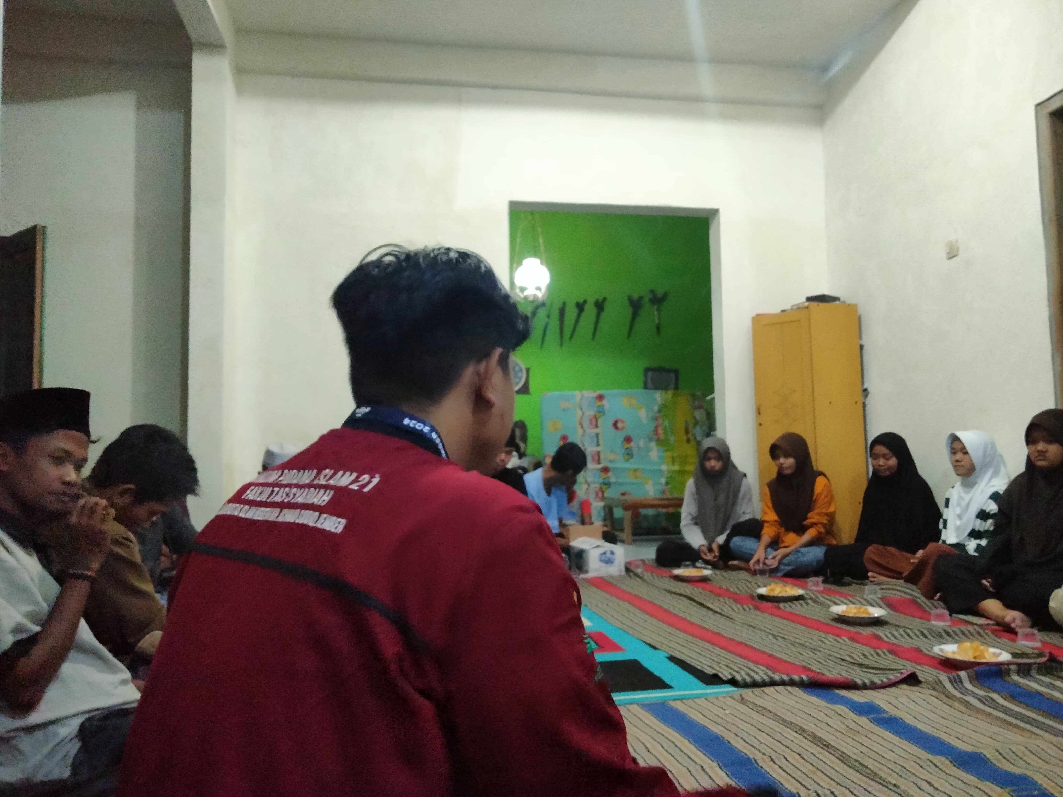 MAHASISWA KKN UIN KHAS JEMBER BERIKAN SOSIALISASI DAN EDUKASI TENTANG KENAKALAN REMAJA KEPADA KOMUNI