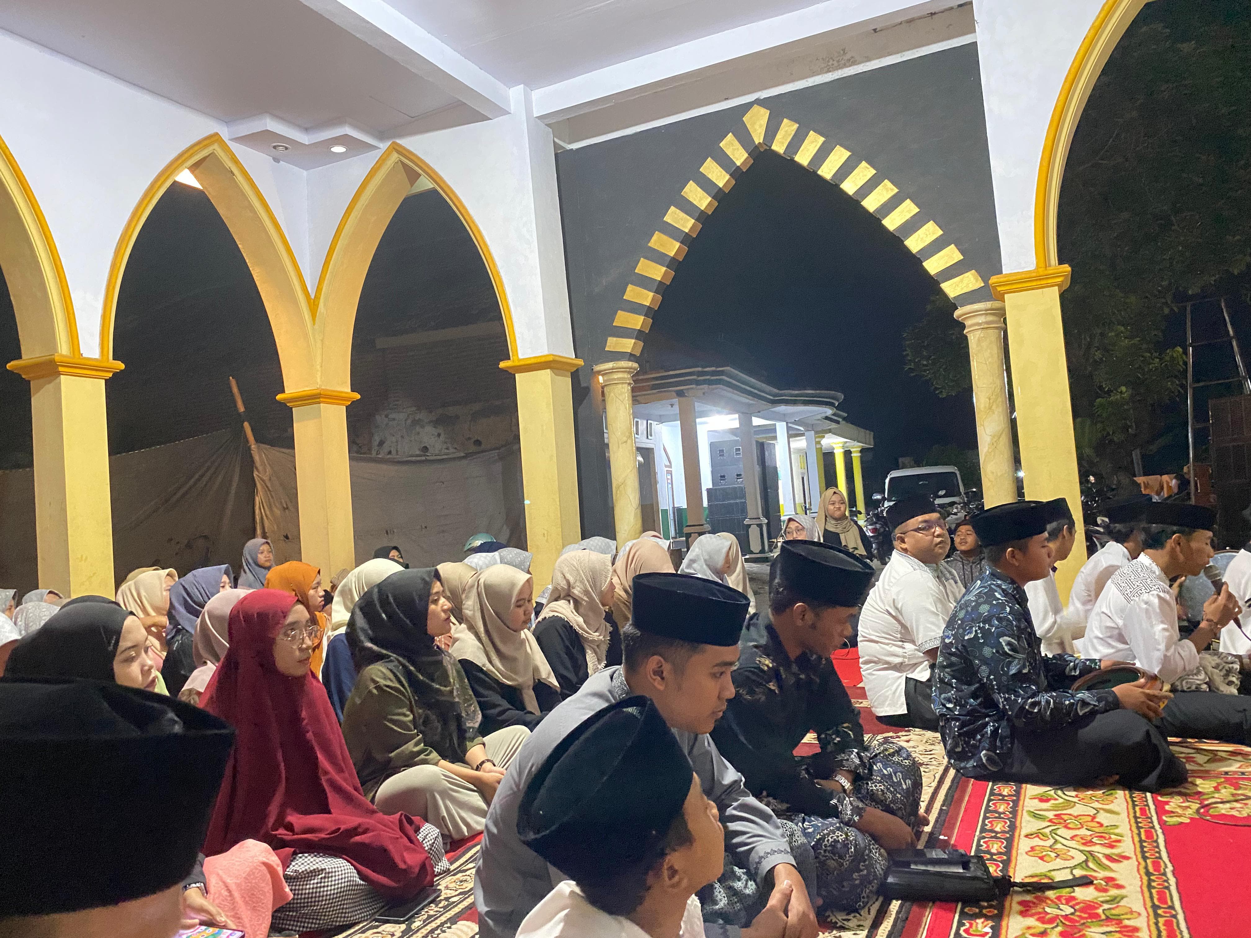 SHOLAWAT SYAHDU HATI BERSATU! YAYASAN NURUL ISLAM KOLABORASI DENGAN PARA MAHASISWA KKN UIN KHAS JEMB