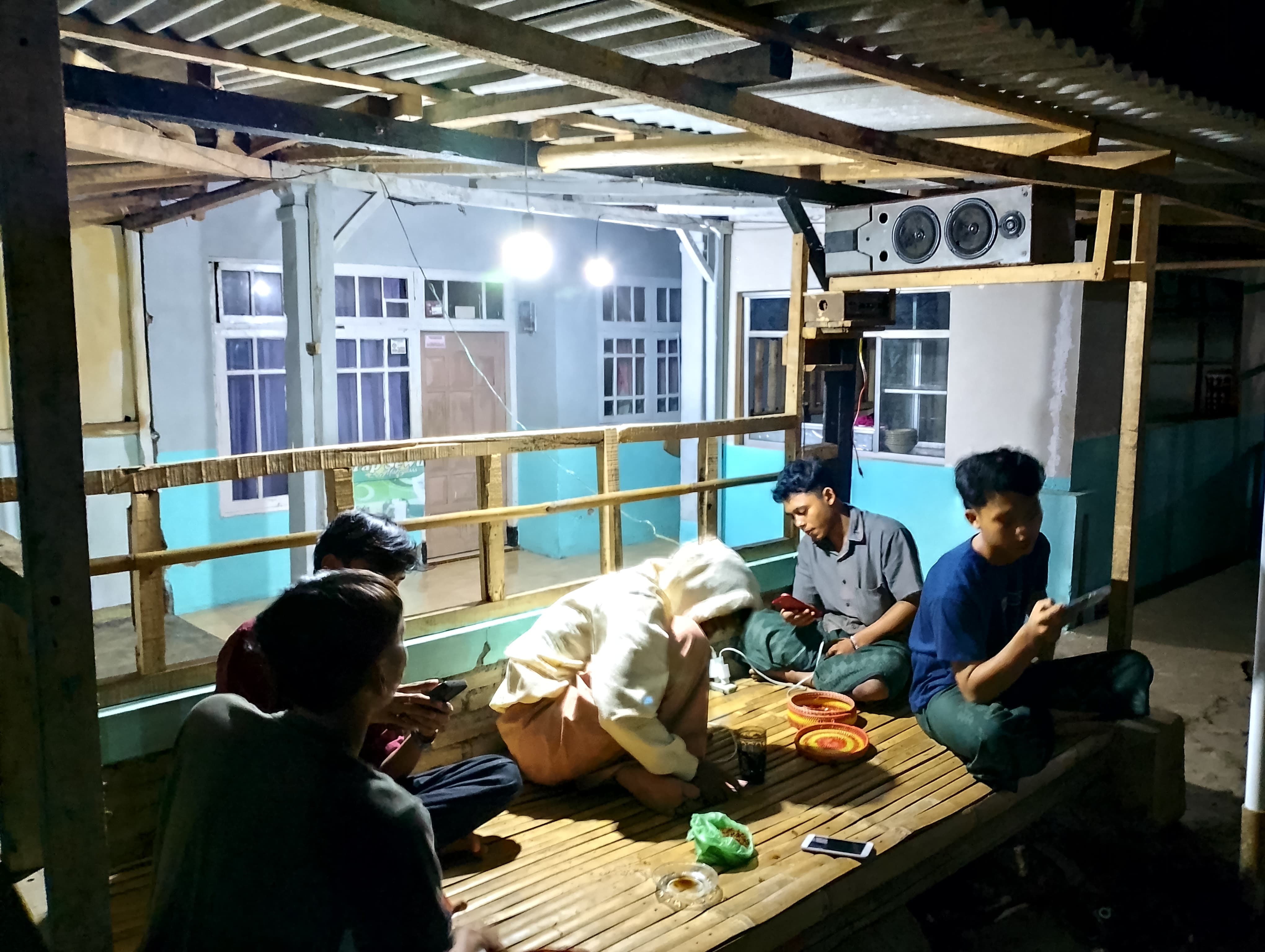 PENTINGNYA KEGIATAN RONDA MALAM UNTUK KEAMANAN LINGKUNGAN
