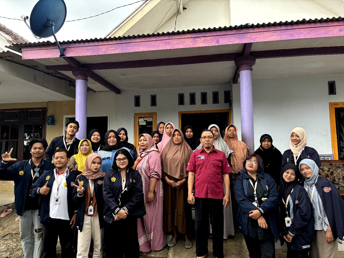 KOLABORASI MAHASISWA UNEJ DENGAN  PENDAMPING PKH KECAMATAN PADANG TENTANG STUNTING DAN SANITASI AIR 