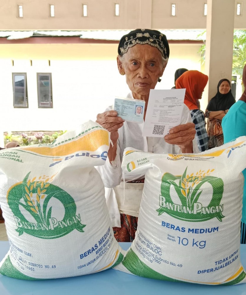 Pemerintah Desa Barat Salurkan Bantuan Pangan untuk 890 KPM Selama Dua Hari